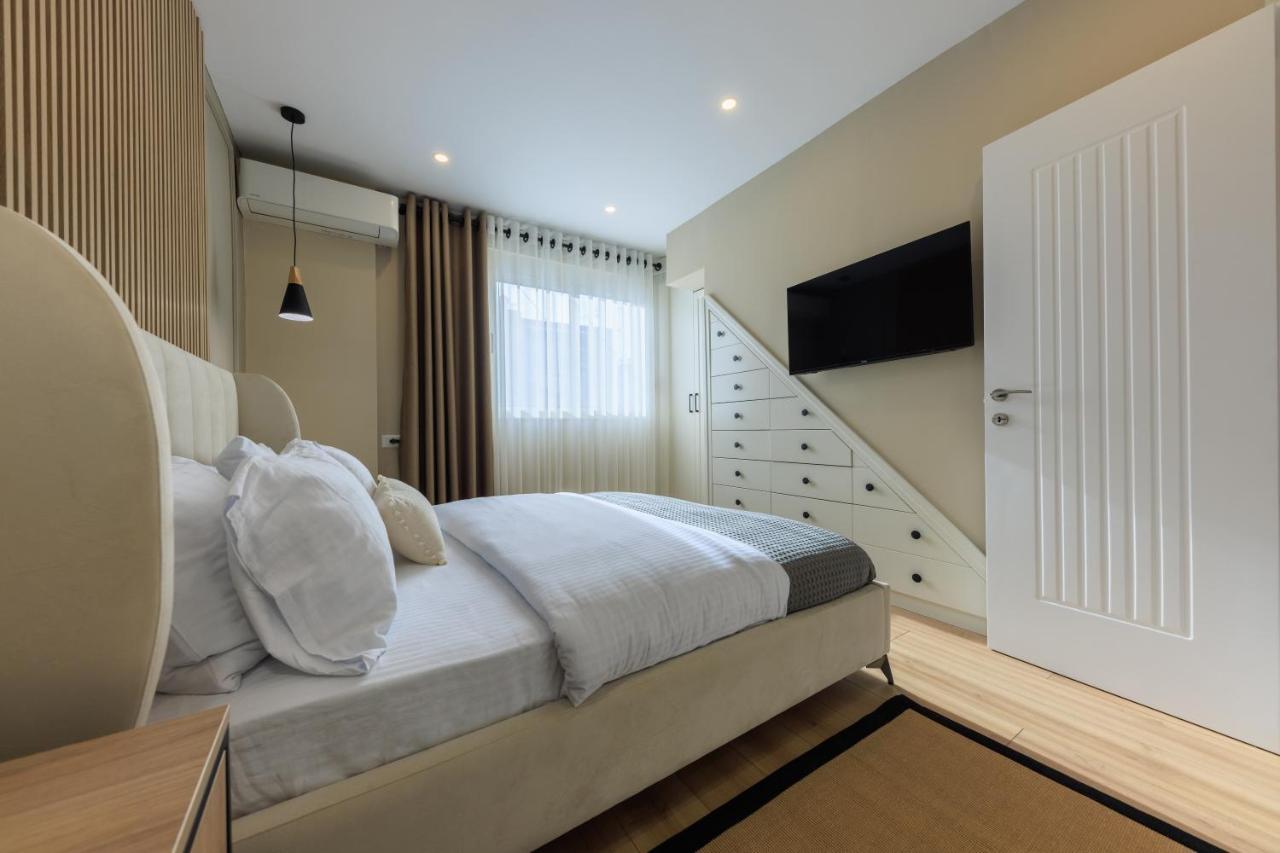 One-Bedroom Rooftop Skyline Central Hidden Gem In Tirana Extérieur photo