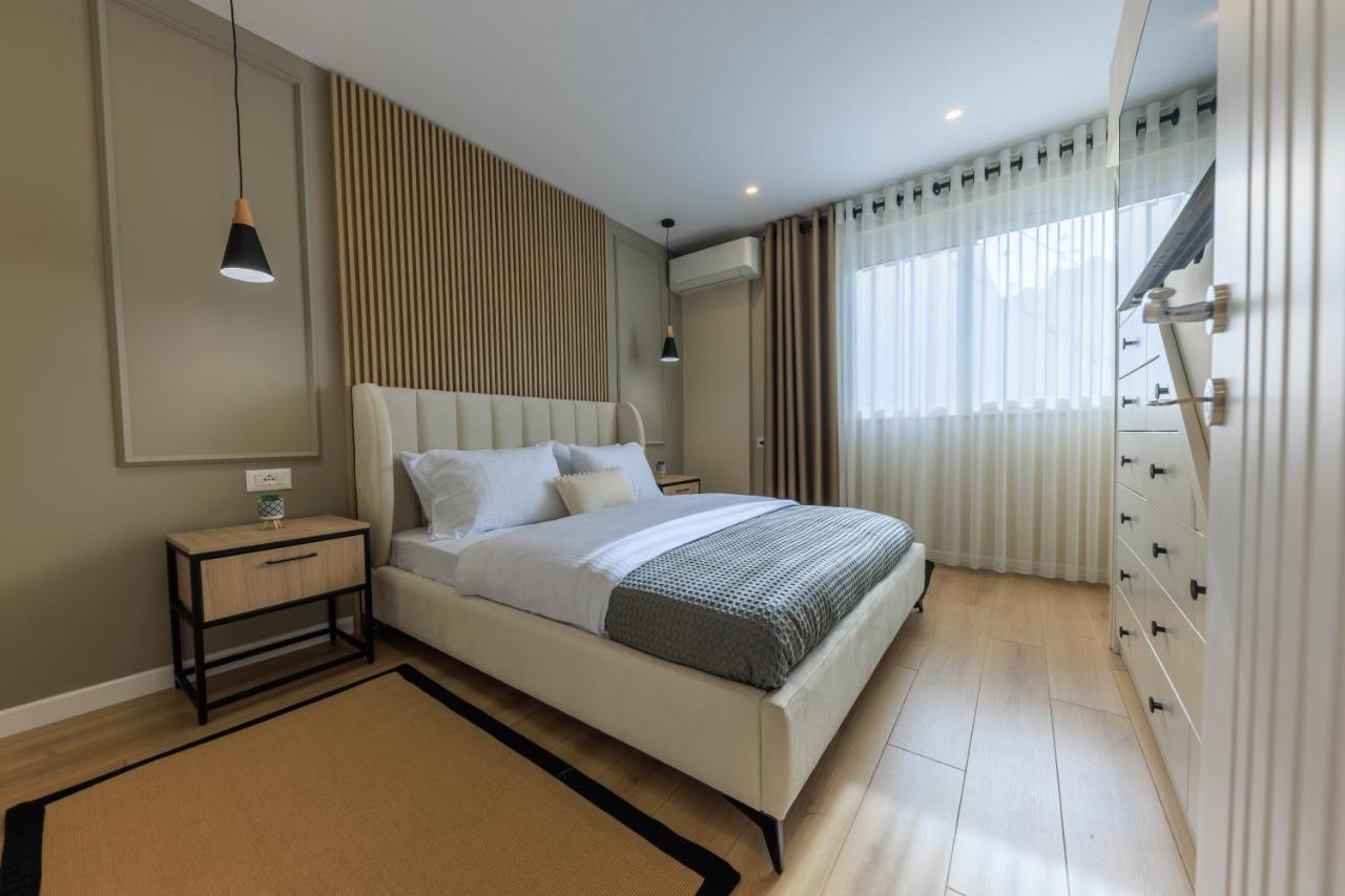 One-Bedroom Rooftop Skyline Central Hidden Gem In Tirana Extérieur photo