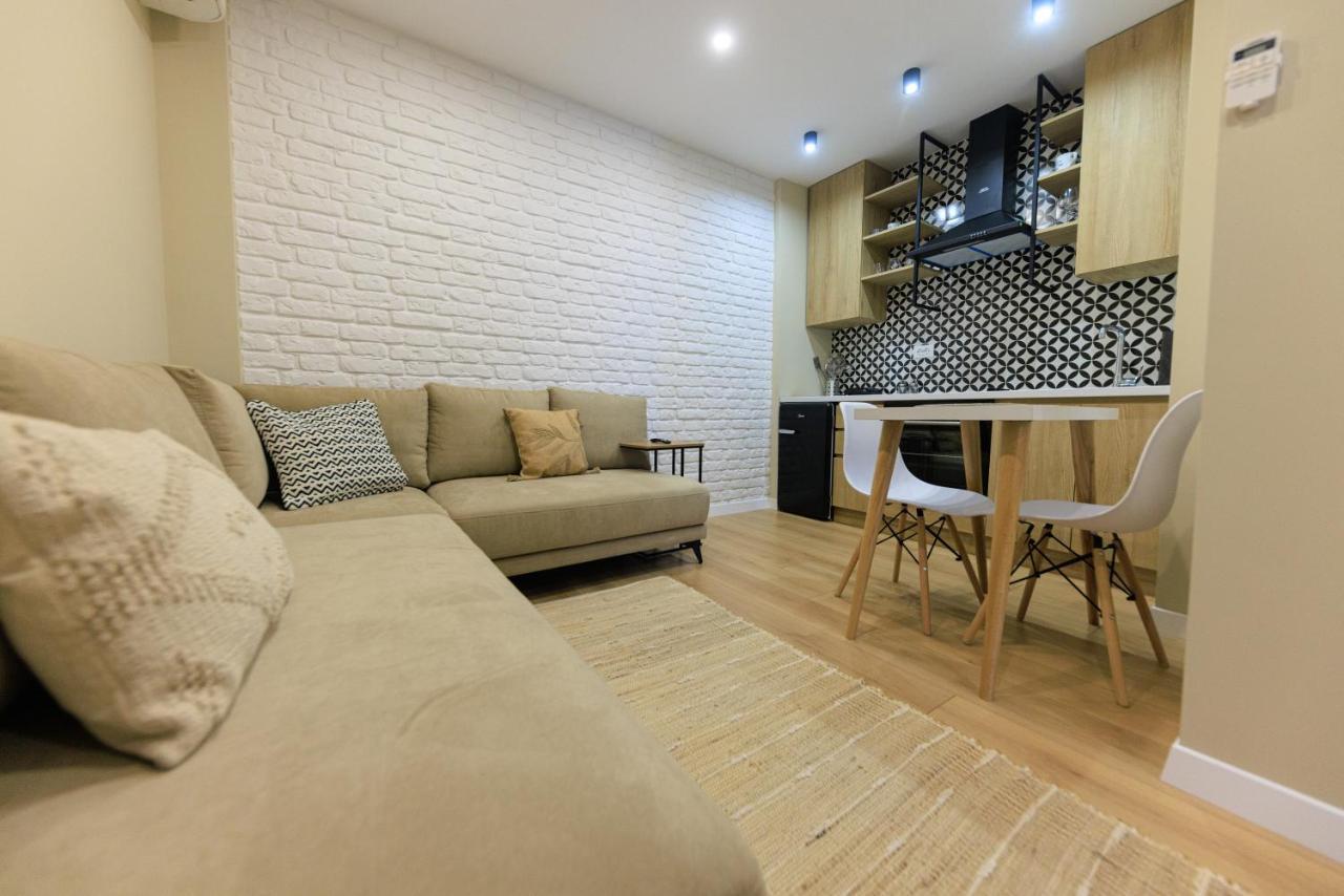 One-Bedroom Rooftop Skyline Central Hidden Gem In Tirana Extérieur photo