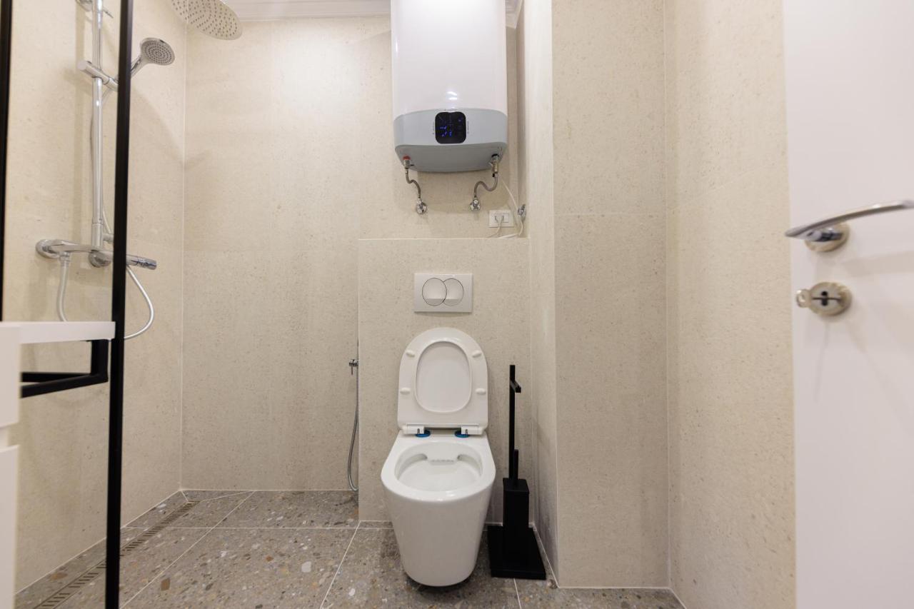 One-Bedroom Rooftop Skyline Central Hidden Gem In Tirana Extérieur photo